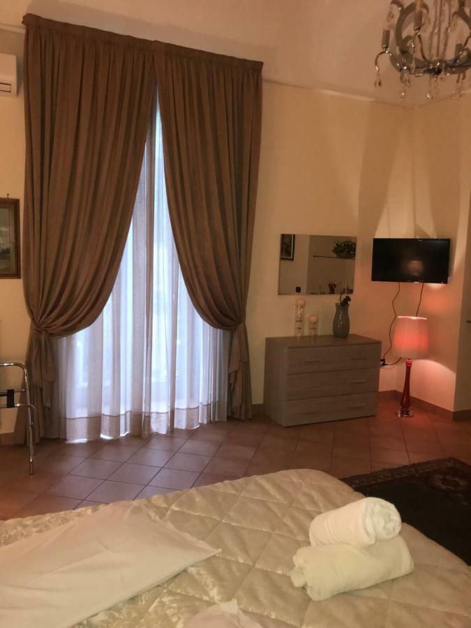 Ma Maison Caserta Luaran gambar
